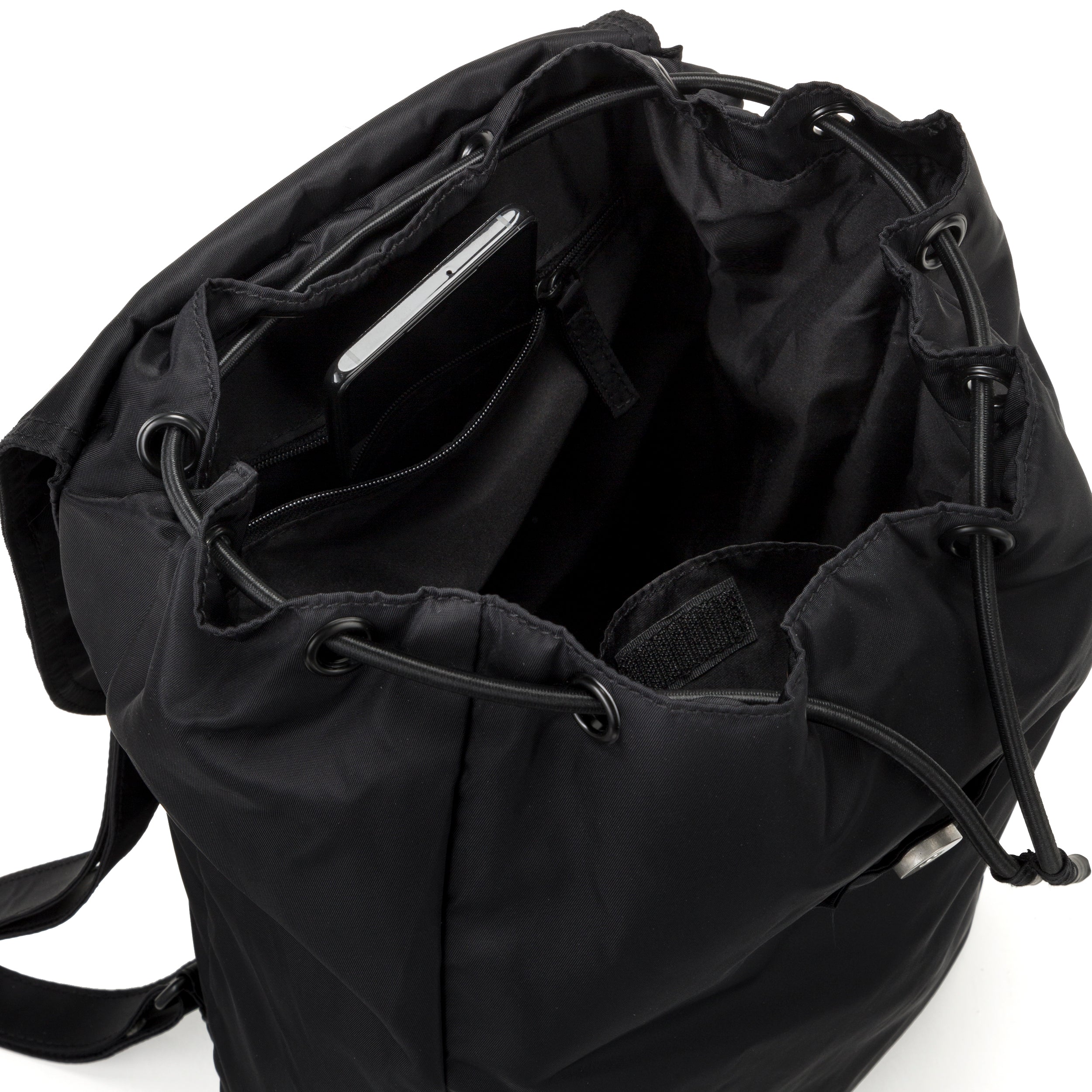 Moderner Rucksack mit kleinen Fächern